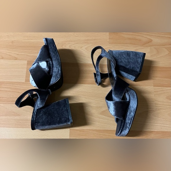 Gray Velvet Coconuts By Matisse/Block Heel Robin Platform Sandals Size 7 NWOT - Picture 7 of 11